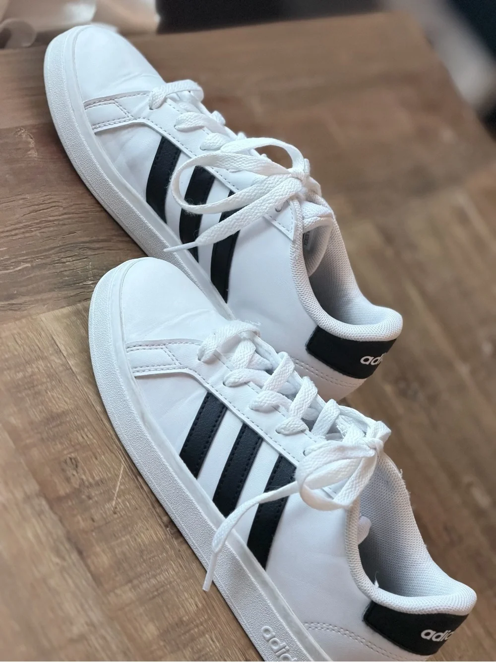 Adidas Grand Court 2.0 Sneakers. Kid’s Sz.3.5 Black | White | Preppy | Classic